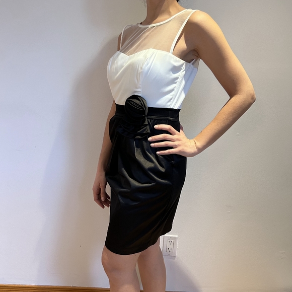 Petite 6P two-tone evening dress - Picture 2 of 5